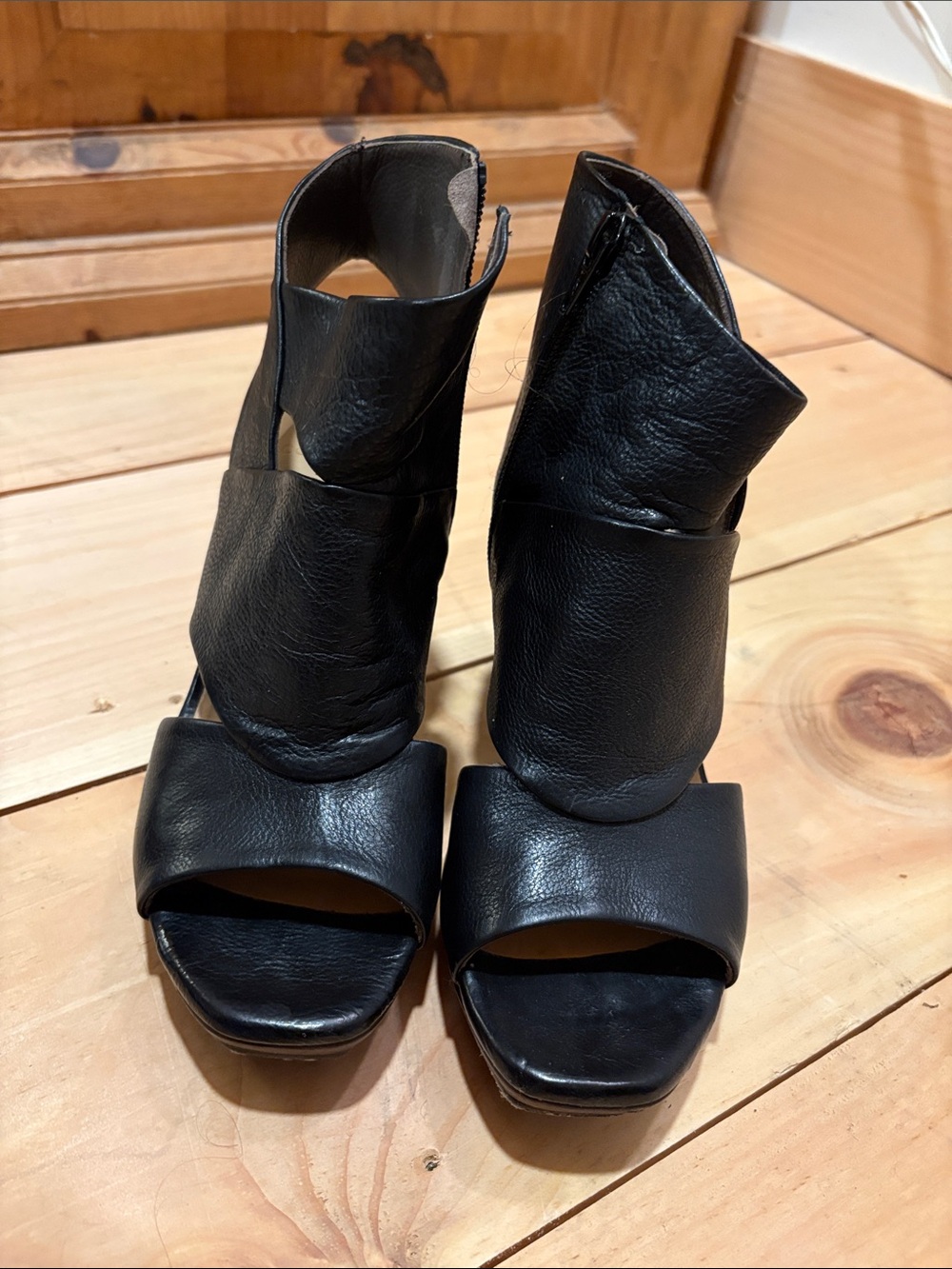 Coclico black leather platform heels